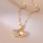 sea-shell design pendant necklace